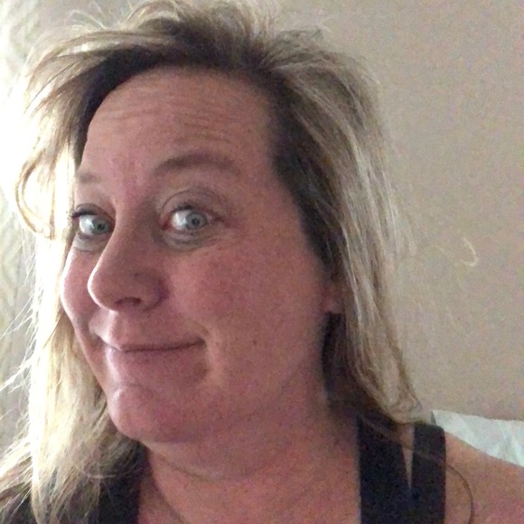 Meet your Posher, Ellen - Picture 1 of 1